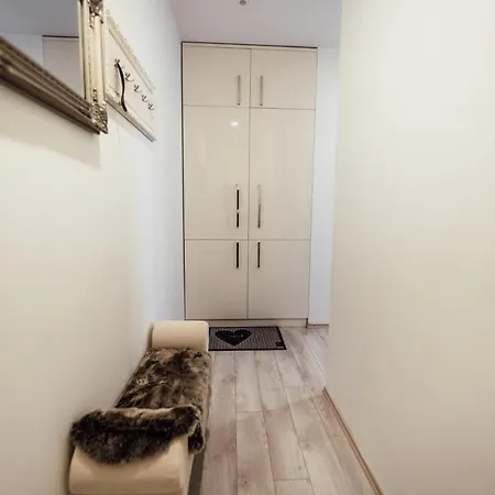 Апартаменты Melanias Center Banska Bystrica, 47m Terasse 2min Europa Shopping Center, Ministry Of Fun And Dukla Athletic Stadium Банска-Бистрица